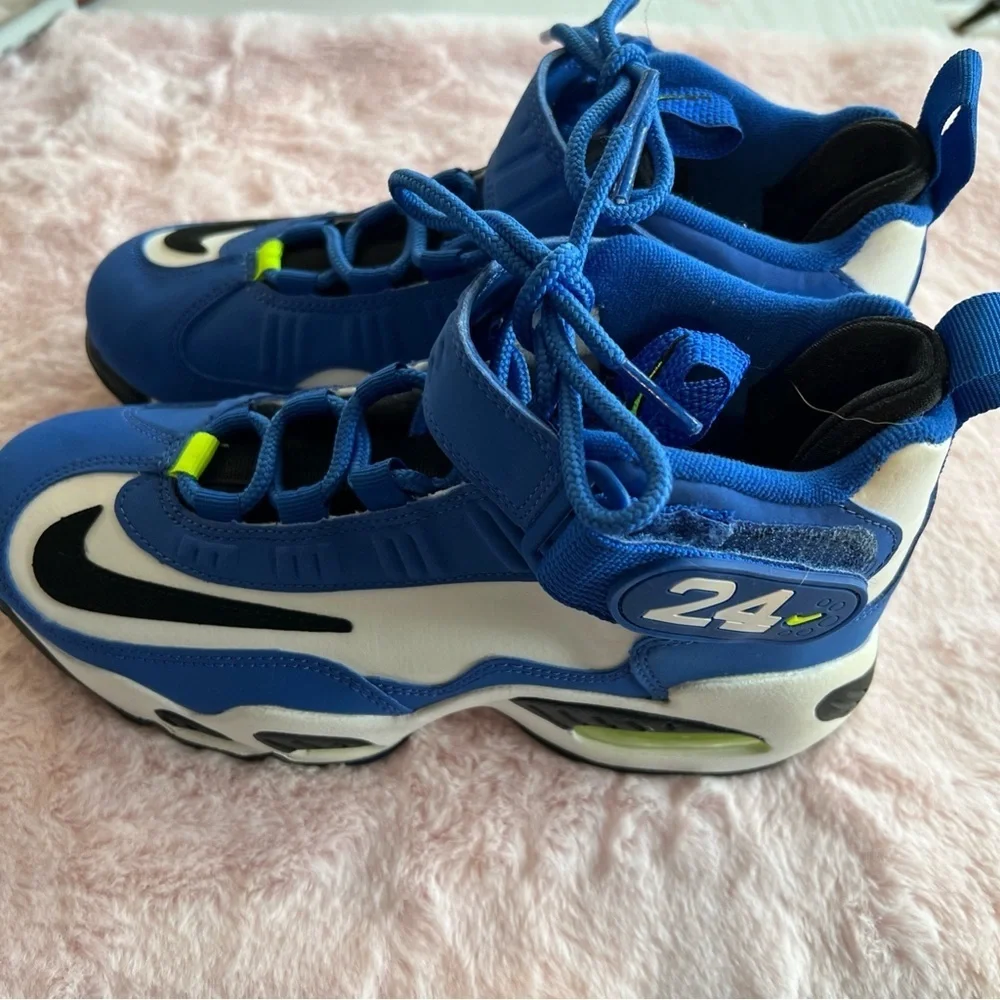 Nike Kids Blue and Black Sneakers b65